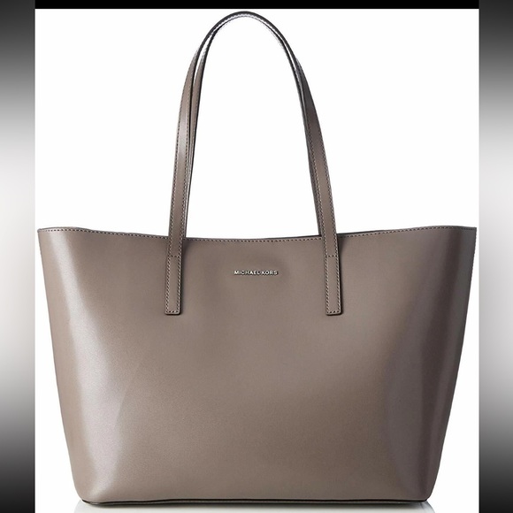 Michael Kors Handbags - Michael Kors Woman Tote Shoulder Bag